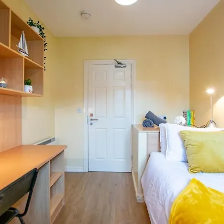 Holiday home Large Duplex House By Shortstays *