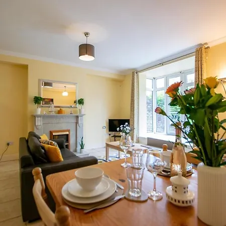 133 - Large Duplex House By Shortstays Holiday home Galway