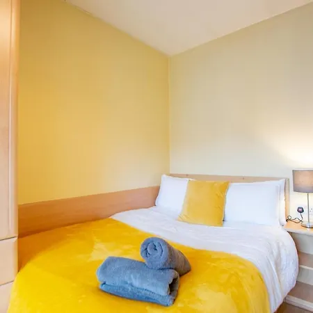 Large Duplex House By Shortstays Holiday home *