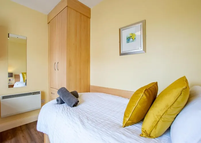 133 - Large Duplex House By Shortstays