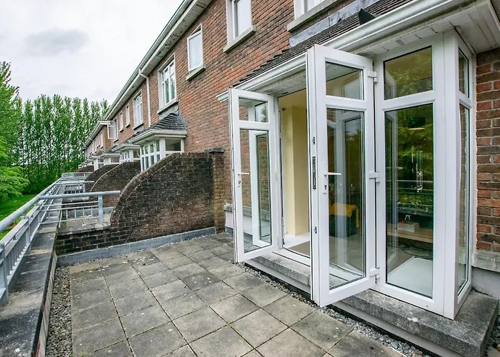 133 - Large Duplex House By Shortstays *