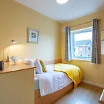 133 - Large Duplex House By Shortstays - Sleeps 8 Holiday home