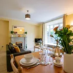 133 - Large Duplex House By Shortstays - Sleeps 8 Holiday home Galway