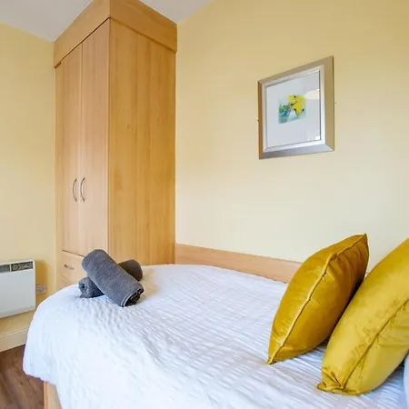 133 - Large Duplex House By Shortstays