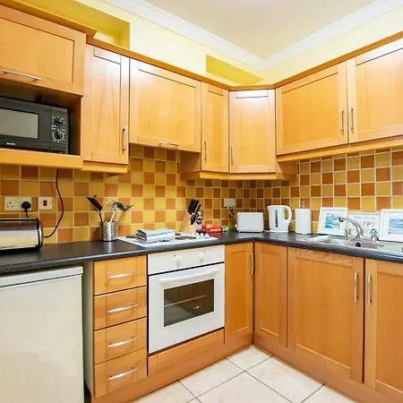 133 - Large Duplex House By Shortstays - Sleeps 8 Holiday home *