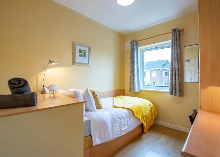 133 - Large Duplex House By Shortstays Дом отдыха