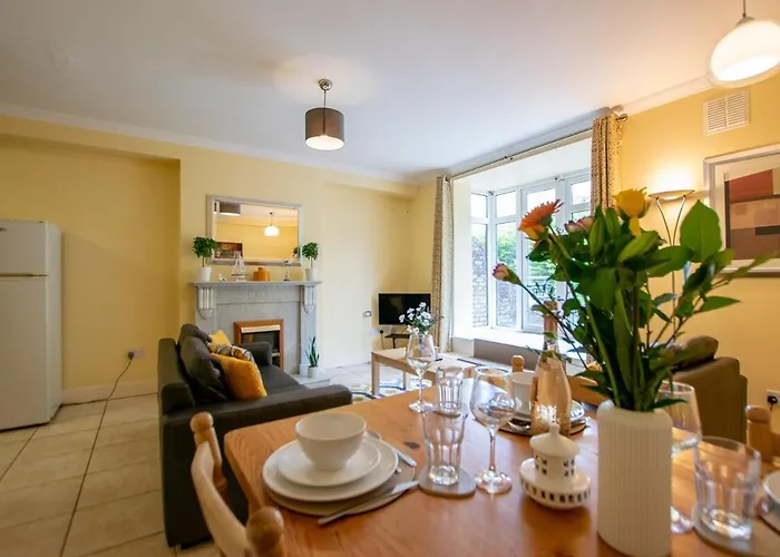 133 - Large Duplex House By Shortstays Дом отдыха Голуэй