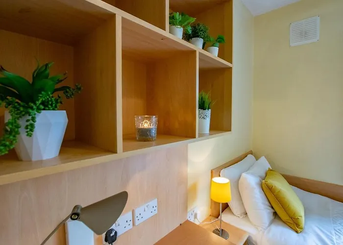 133 - Large Duplex House By Shortstays Дом отдыха *