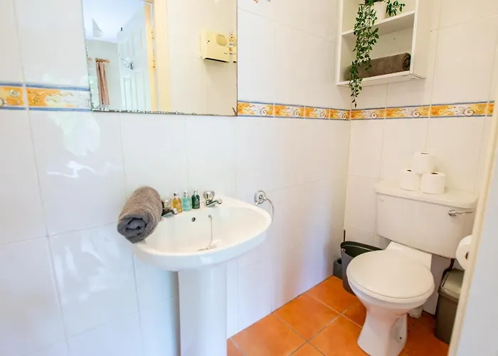 133 - Large Duplex House By Shortstays Дом отдыха