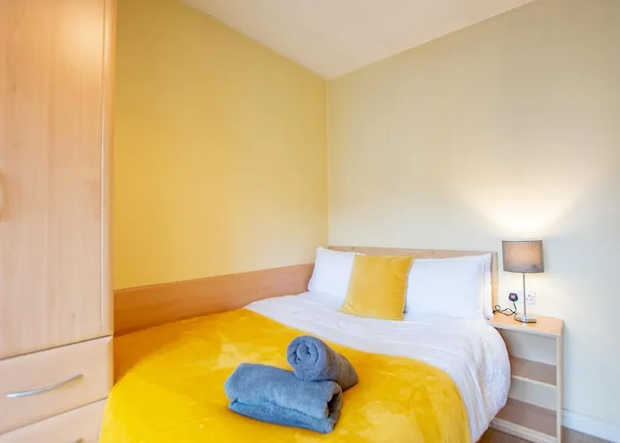 133 - Large Duplex House By Shortstays Дом отдыха *