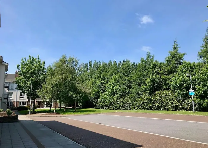 133 - Large Duplex House By Shortstays